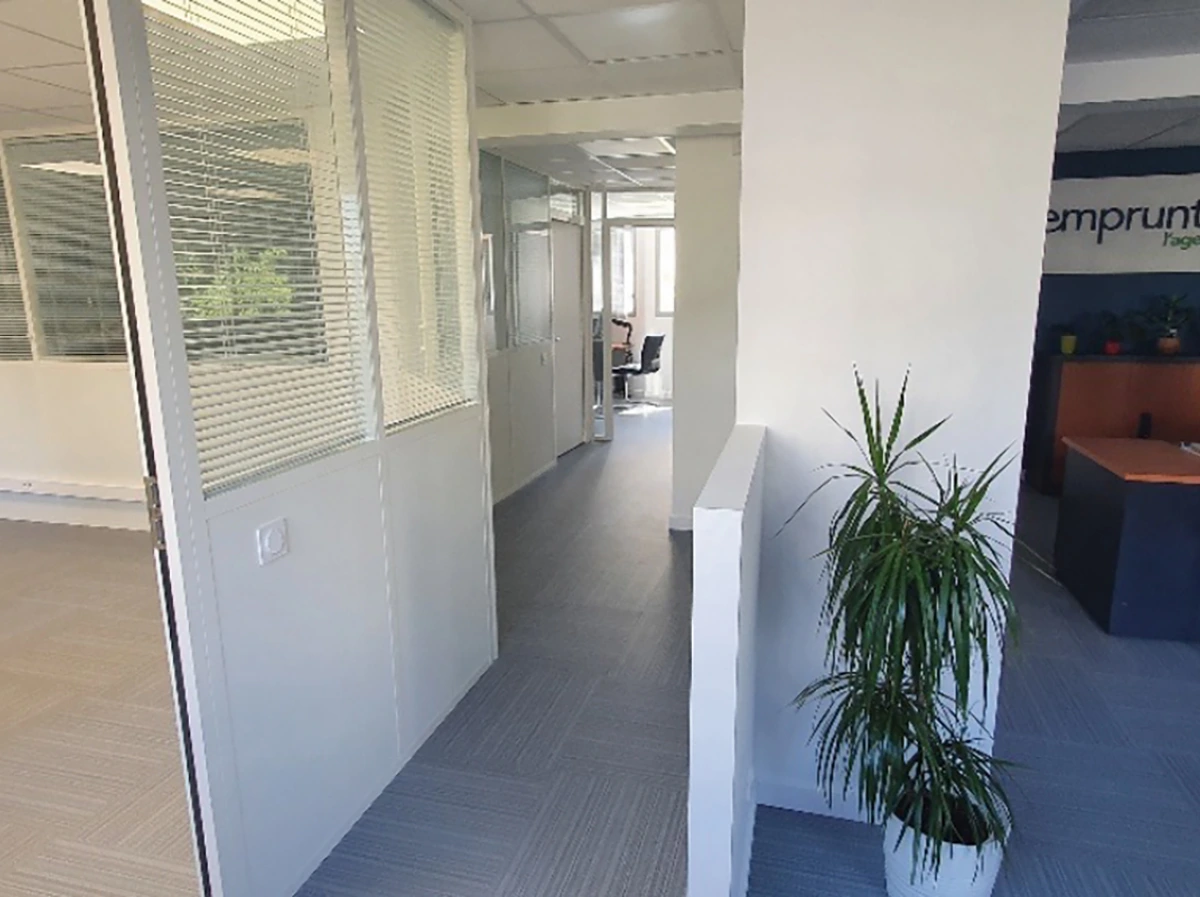 empruntis-couloir-Vannes_EdificeConstruction